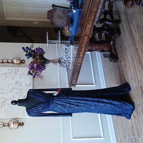 New Mac Duggal Embellished Midnight  Long Sleeves Gown. Size 4 - Picture 5 of 17